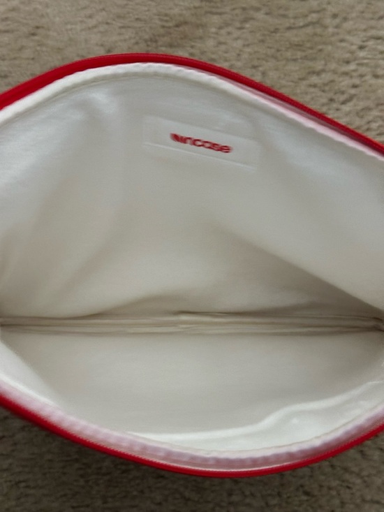 InCase Neoprene Sleeve for 13” MacBook Pro in Coral Pink GUC - Picture 7 of 7